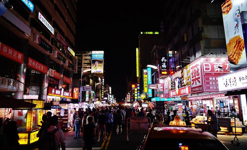 Liuhe Night Market: Liuhe Night Market at night