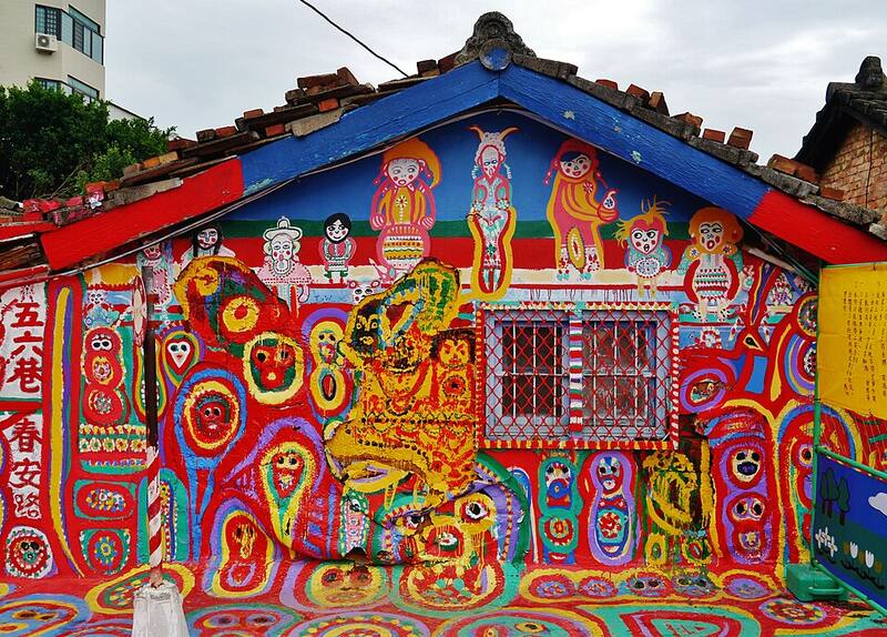Rainbow Village: Murals on the walls