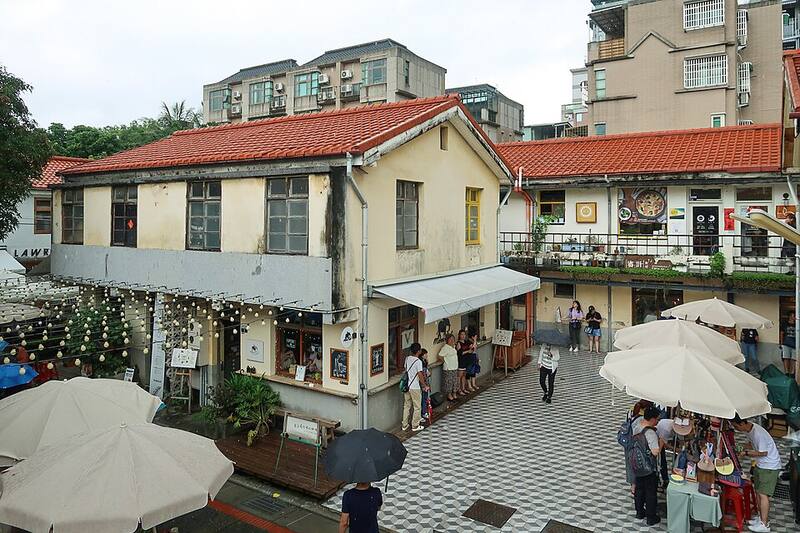 Shenji New Village: Old houses in Shenji New Village