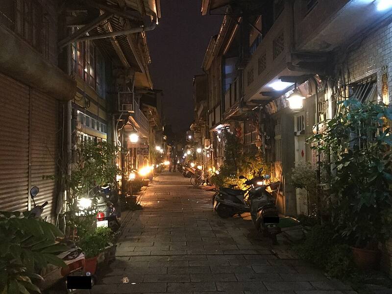 Shennong Street: Shennong Street at night
